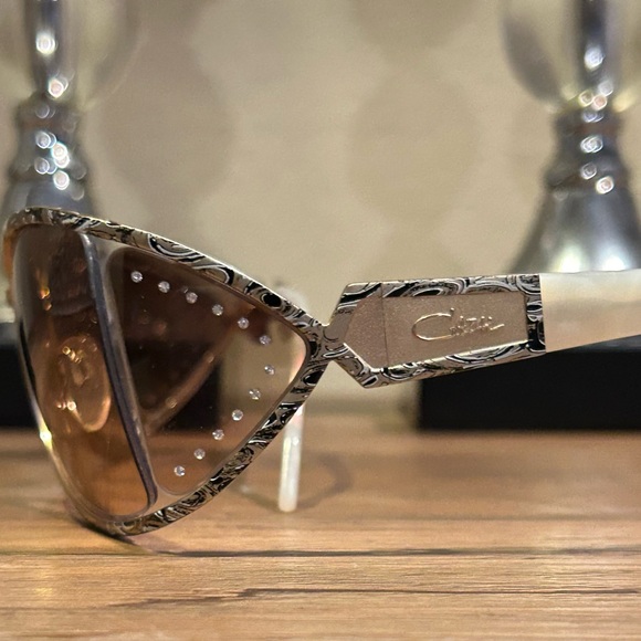 Cazal Mod.9010 Col.124 Paisley/Gold/Pearl w/ Brown Lenses. Excellent Con… - Picture 2 of 4